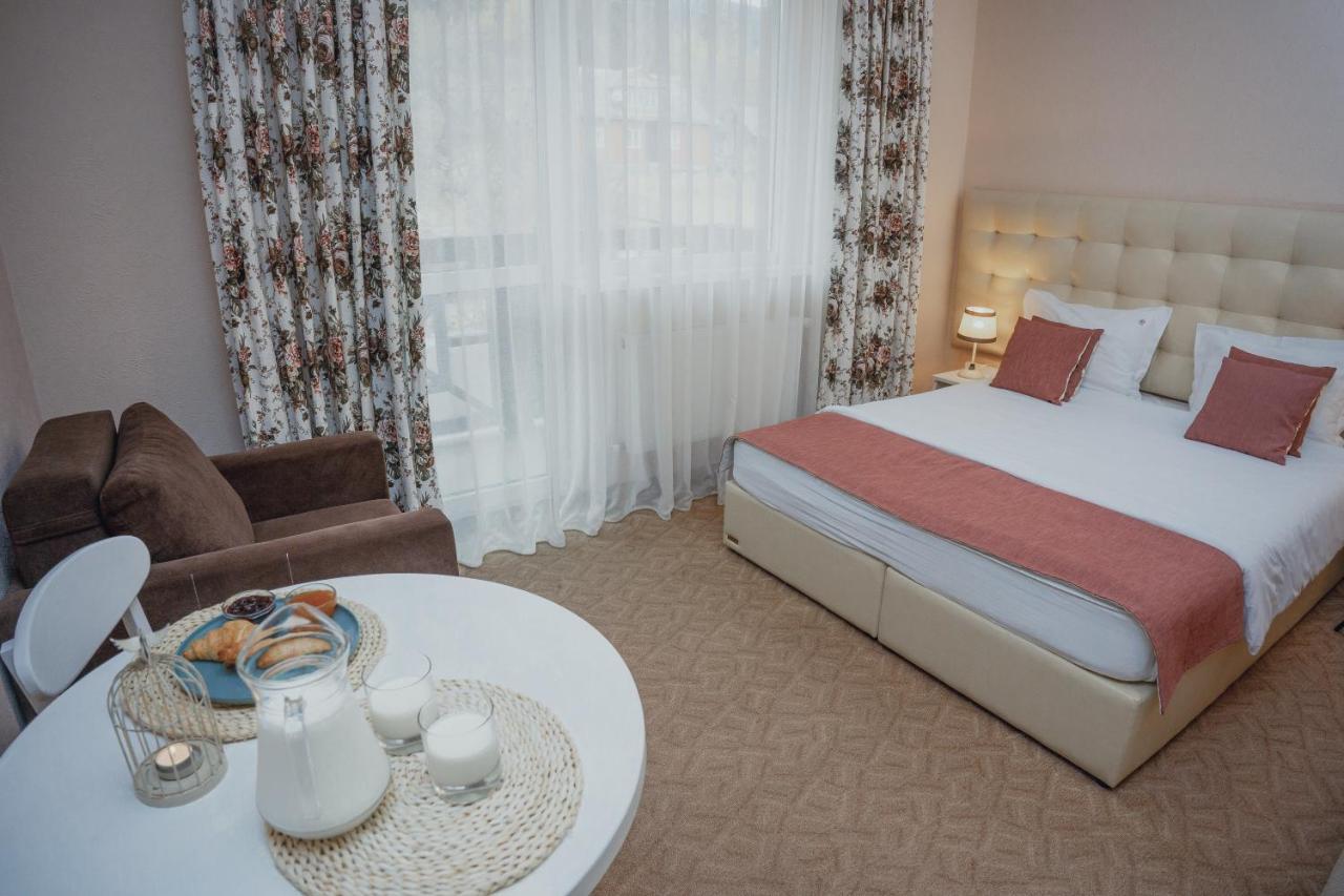 Hotel&Restaurant Premium Club 亚列姆切 外观 照片